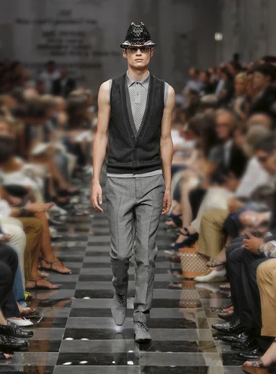 Look 16